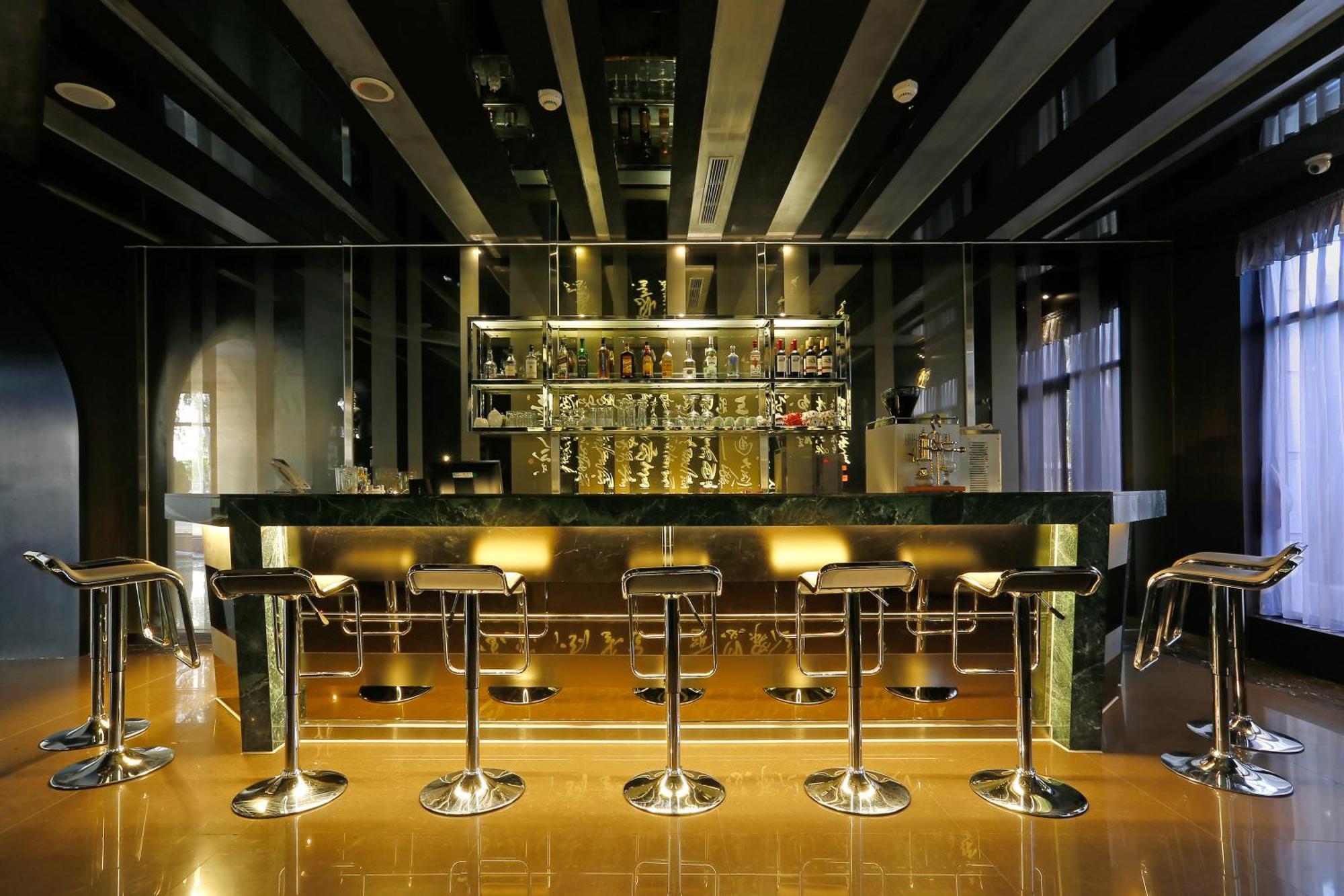 苗栗馥艺金郁金香酒店 竹南 外观 照片