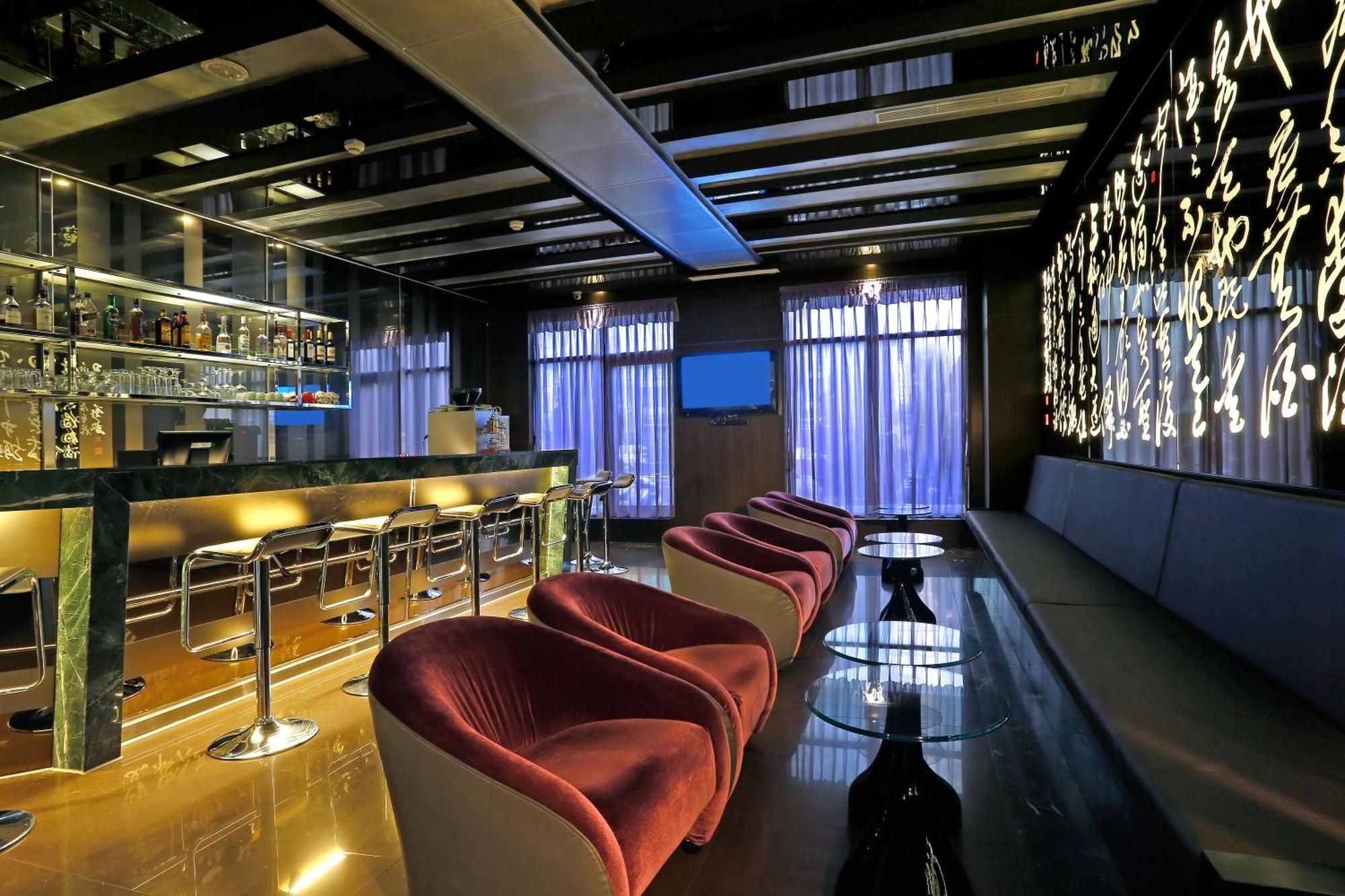 苗栗馥艺金郁金香酒店 竹南 外观 照片